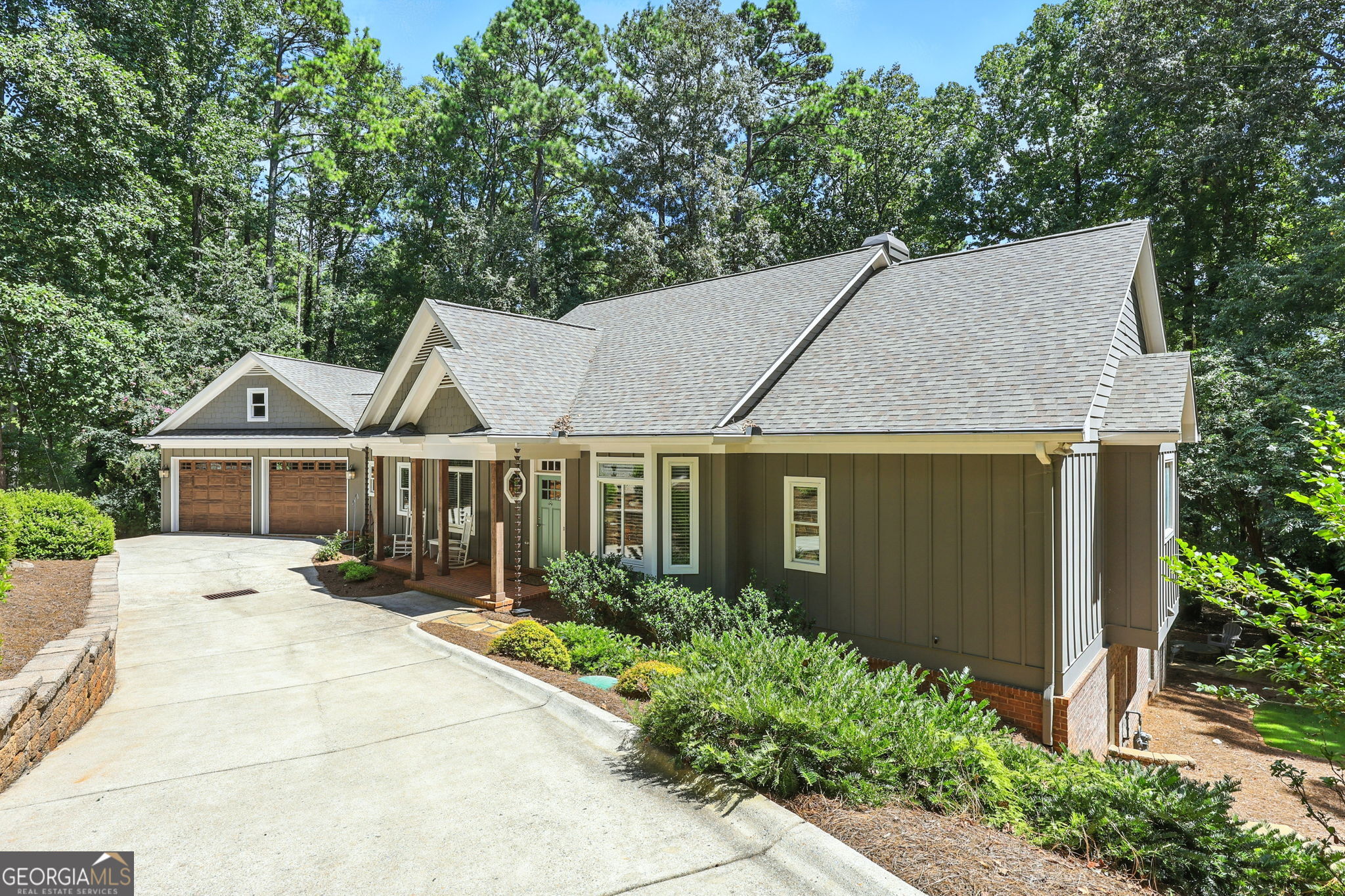 Gainesville, Georgia 30504, United States, 4 Bedrooms Bedrooms, ,5 BathroomsBathrooms,Residential,Pending,200810