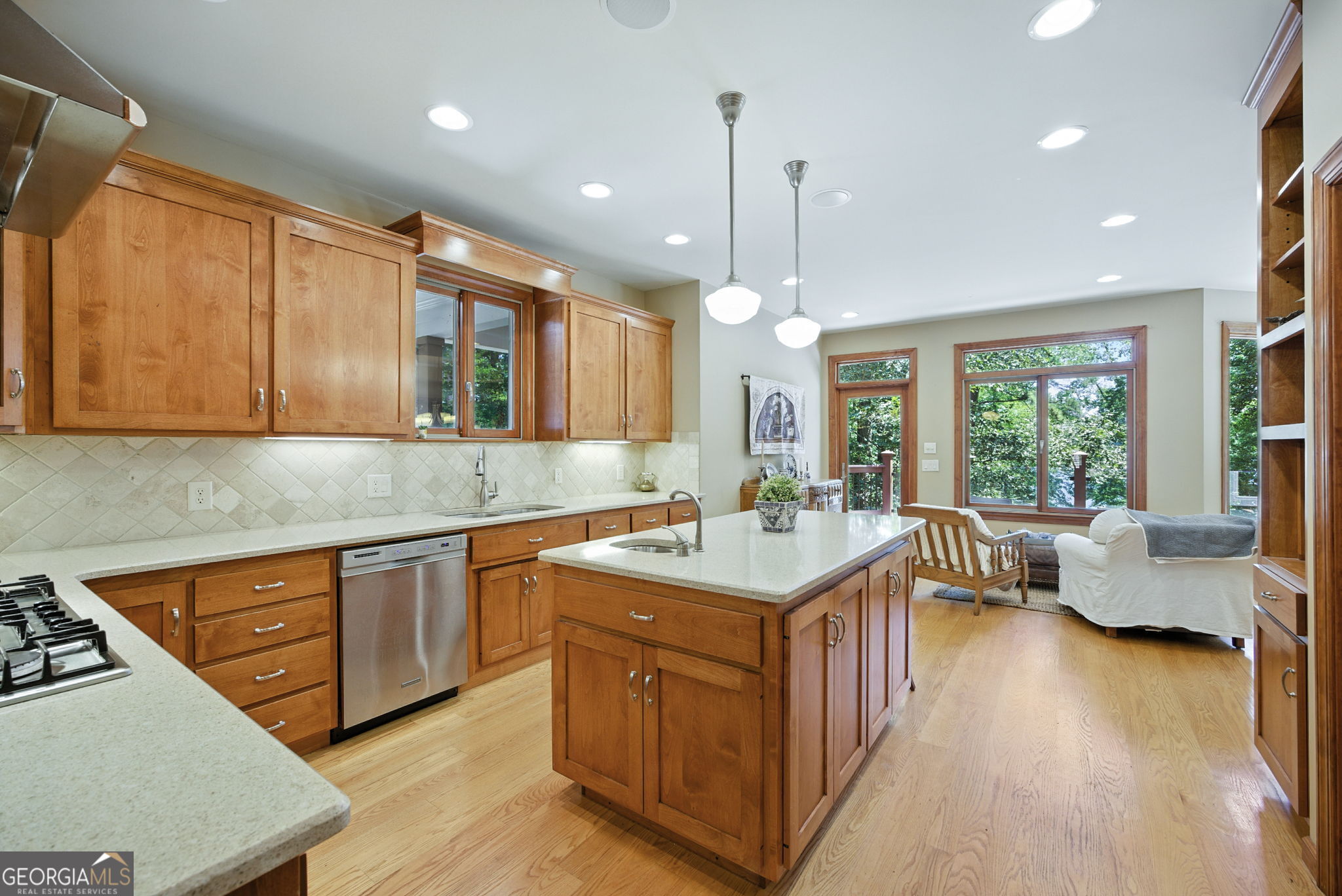 Gainesville, Georgia 30504, United States, 4 Bedrooms Bedrooms, ,5 BathroomsBathrooms,Residential,Pending,200810