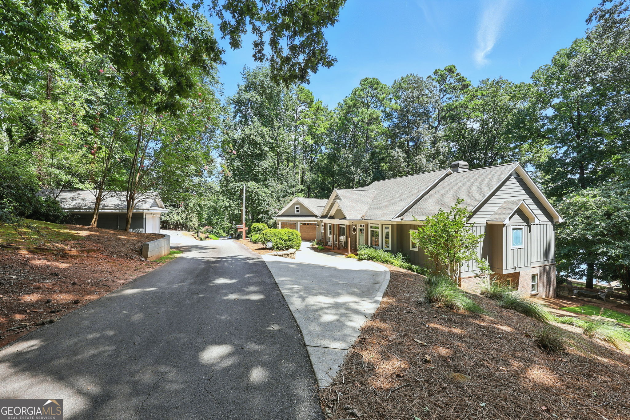 Gainesville, Georgia 30504, United States, 4 Bedrooms Bedrooms, ,5 BathroomsBathrooms,Residential,Pending,200810