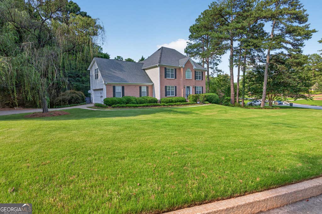 Photo of 860 Scenic Lake Drive, Lawrenceville, GA 30045 (MLS # 10792565)
