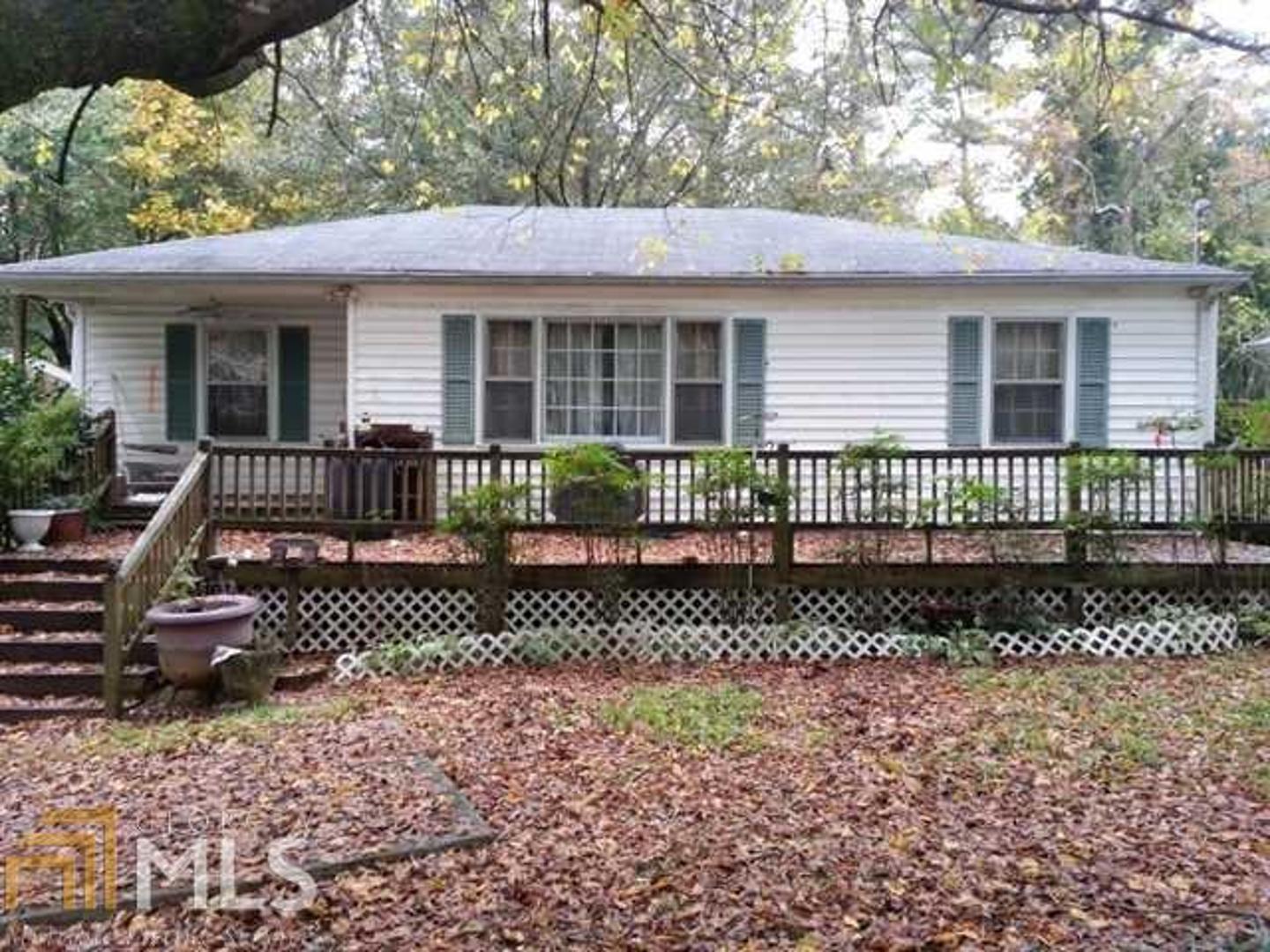 RENOVATE or TEAR DOWN in HOT Briarcliff Heights! Flat, Level lot in Front and potential Basement walkout in the rear. Amazing In-Town location. Good schools! Convenient to CDC, Emory, Buckhead, Brookhaven, Decatur, I-85. Make it Yours!