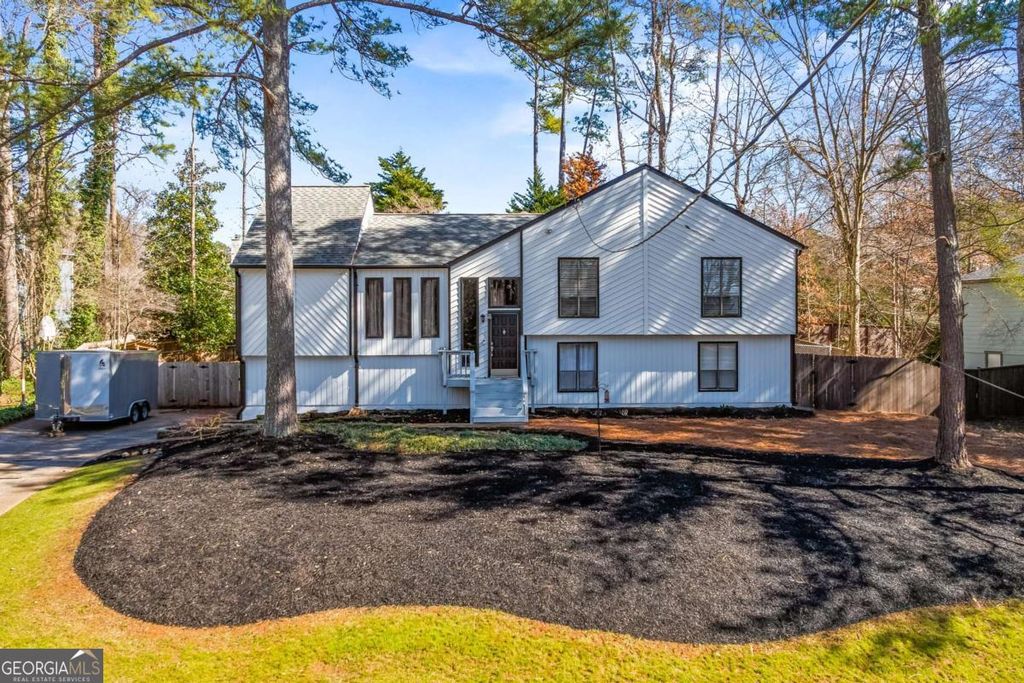 Photo of 3036 Leafwood Drive SE, Marietta, GA 30067 (MLS # 10694629)