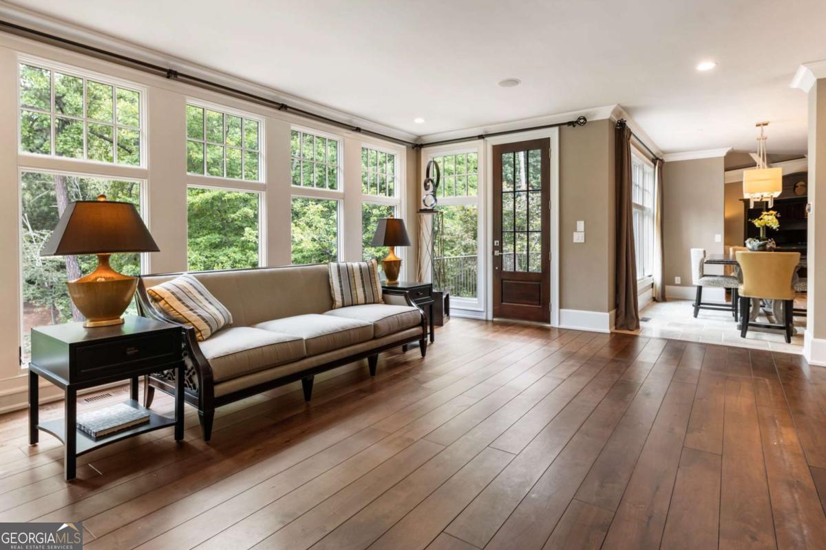 1125 Lake Shore Overlook