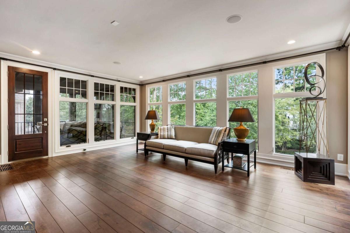 1125 Lake Shore Overlook