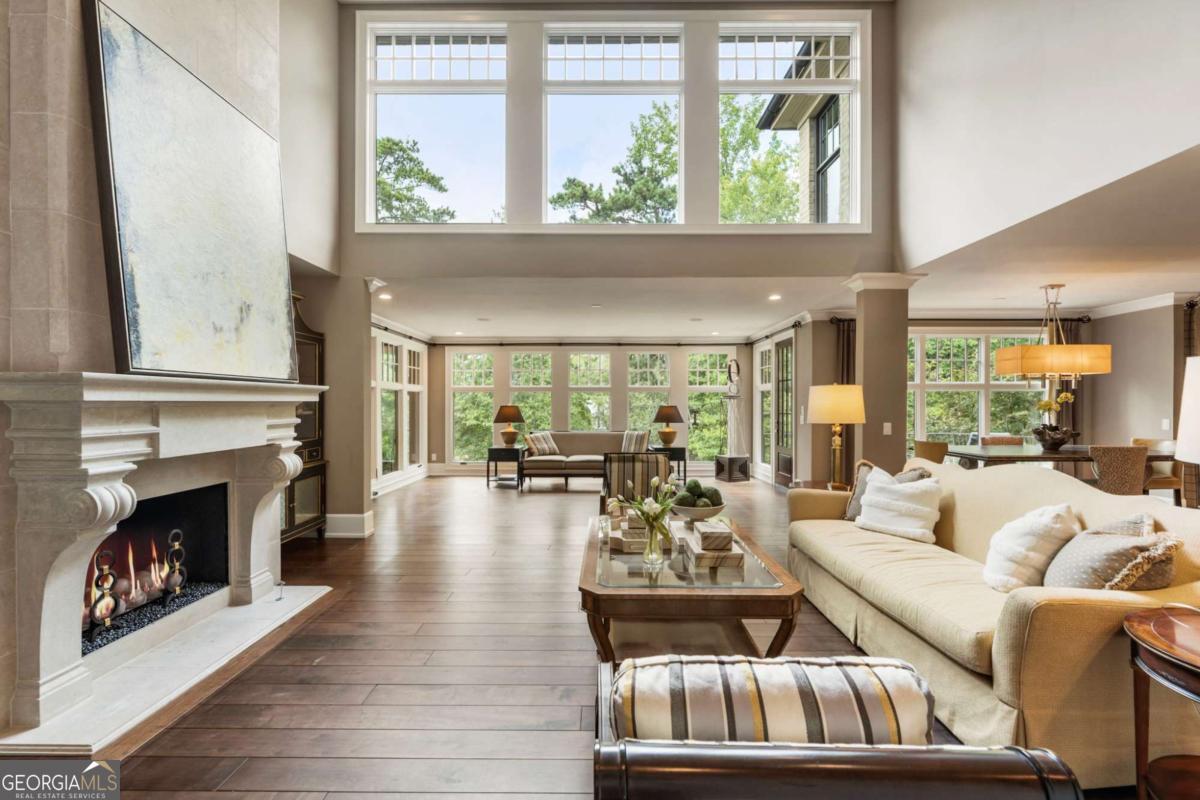 1125 Lake Shore Overlook