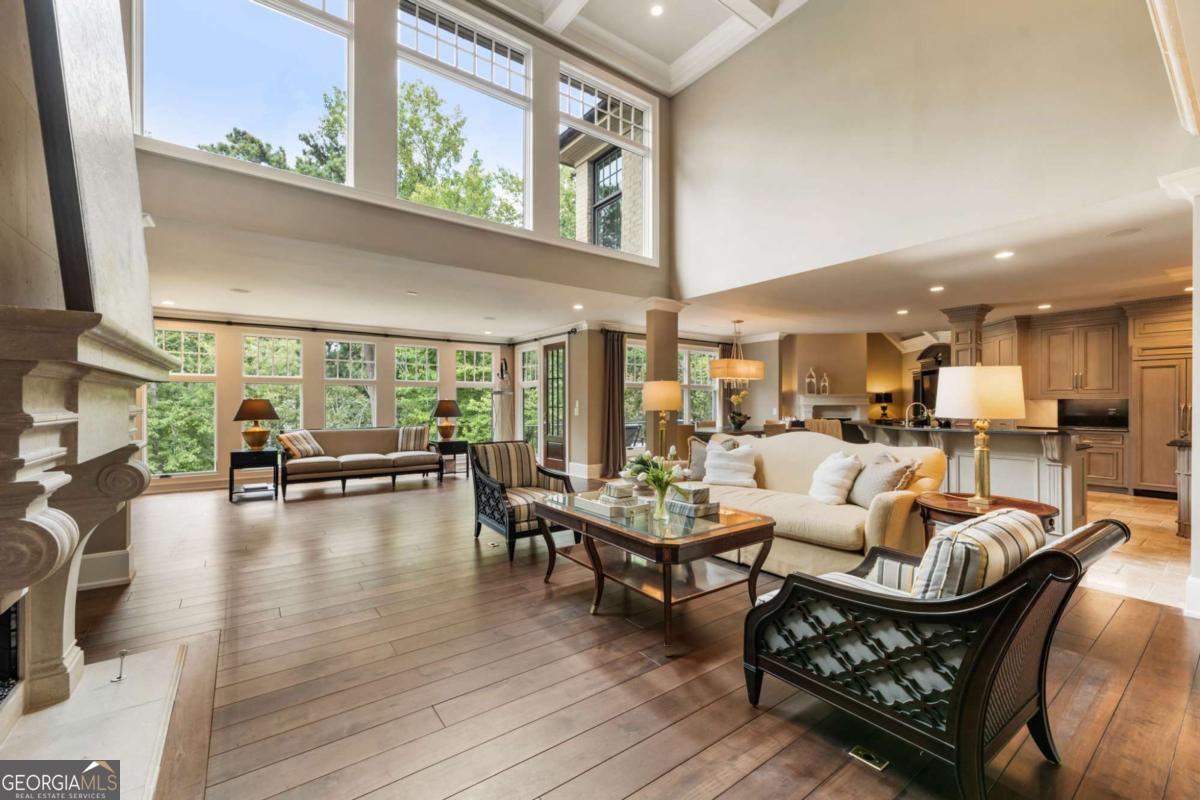 1125 Lake Shore Overlook