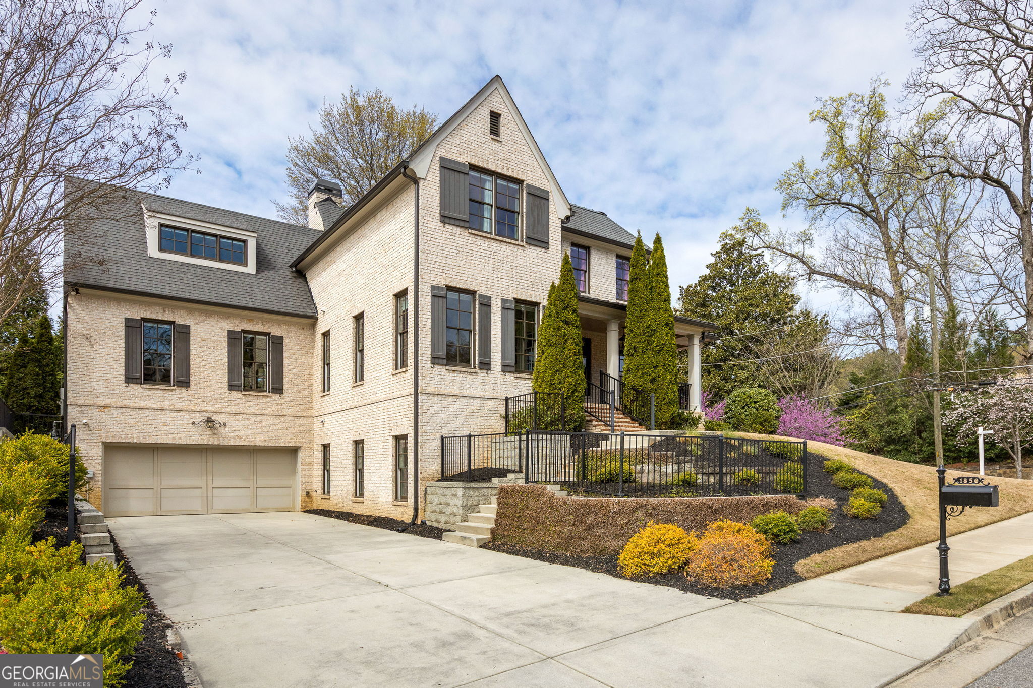 1850 Rock Springs LN NE