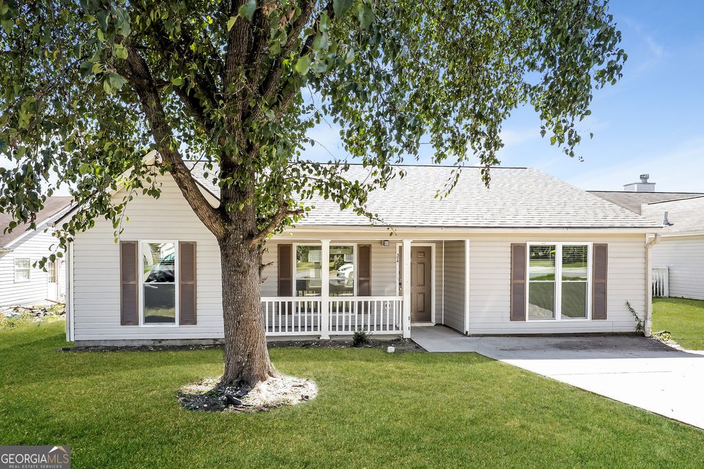 Photo of 374 Eagles Crossing Circle, Riverdale, GA 30274 (MLS # 10684207)