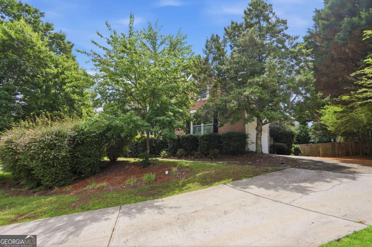 519 Emerald Lake LN