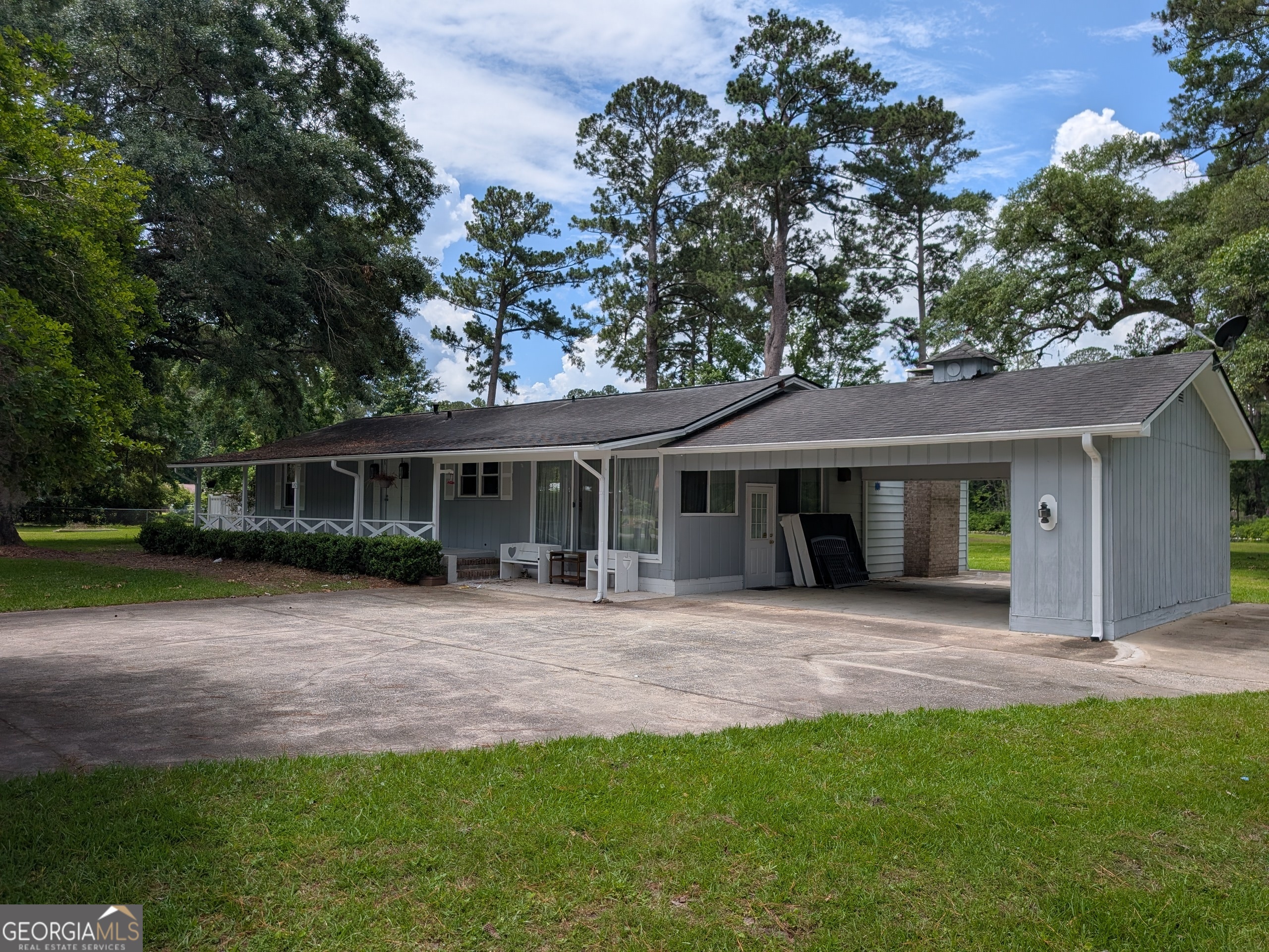 642 Island DR