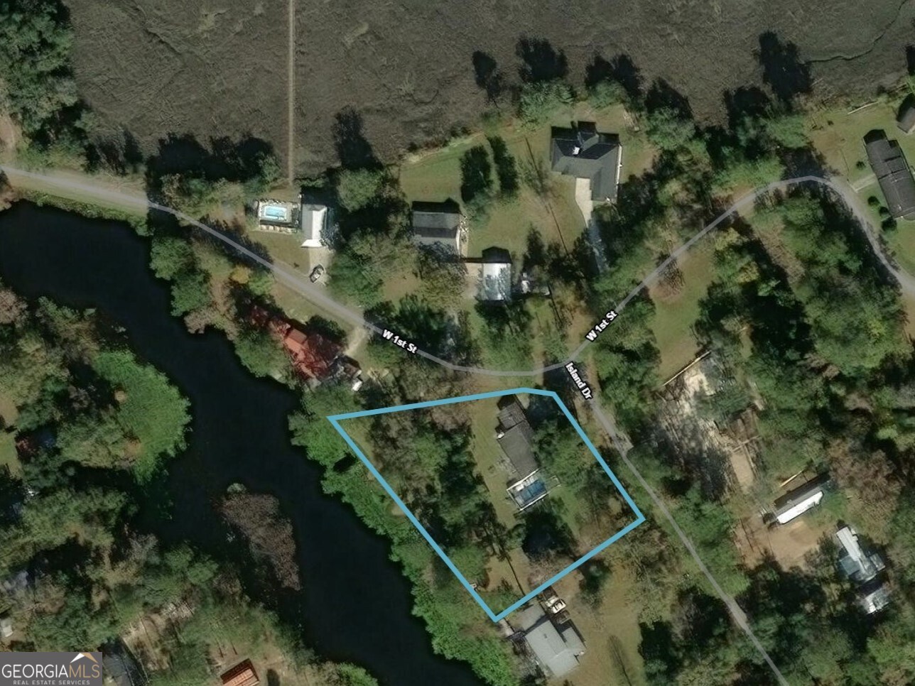 642 Island DR