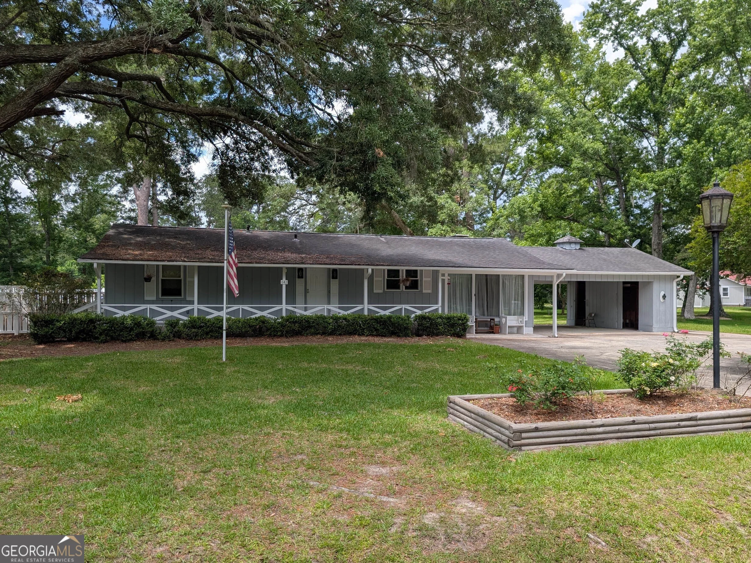 642 Island Drive
