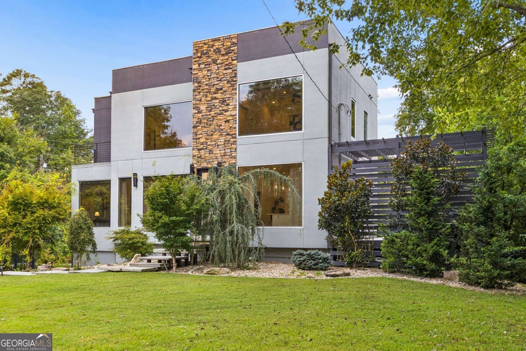 Photo of 2422 Sagamore Drive NW, Atlanta, GA 30305 (MLS # 10851875)