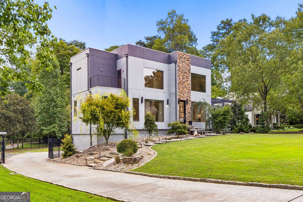 Photo of 2422 Sagamore Drive NW, Atlanta, GA 30305 (MLS # 10851875)