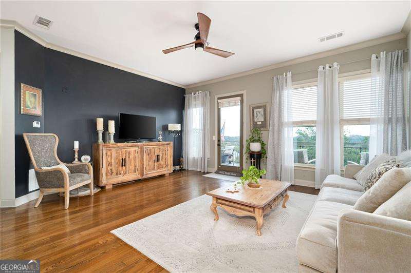 Woodstock Downtown Money Magazine voted TOP 50th Town to Live!!! Walkable to the best Restaurants, City Parks, Greenprint Trials, Boutiques, Shopping, Farmers Market, Elm Streets Art, New Amphitheater and much more. Stunning 1 Bedroom, 1 Full Bath (ON THE 4TH FLOOR -NO ONE ABOVE YOU) - BEATUIFUL Views off you oversized balcony - Open Floorplan- Master Bath with Soaking Tub and Shower. Gated Covered Parking Spot!!! THIS ONE WILL NOT LAST!!!!