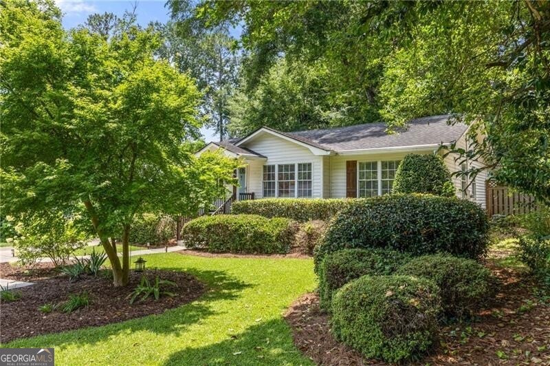 1122 Shepherds LN NE