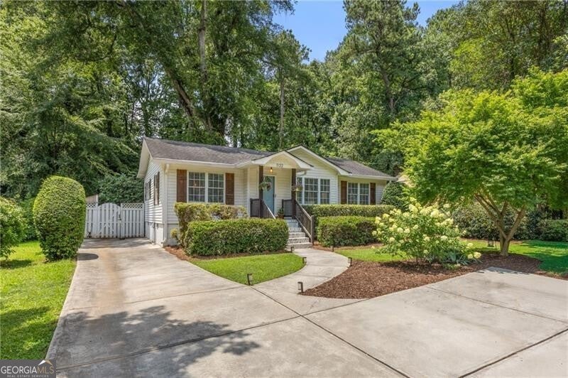 1122 Shepherds LN NE