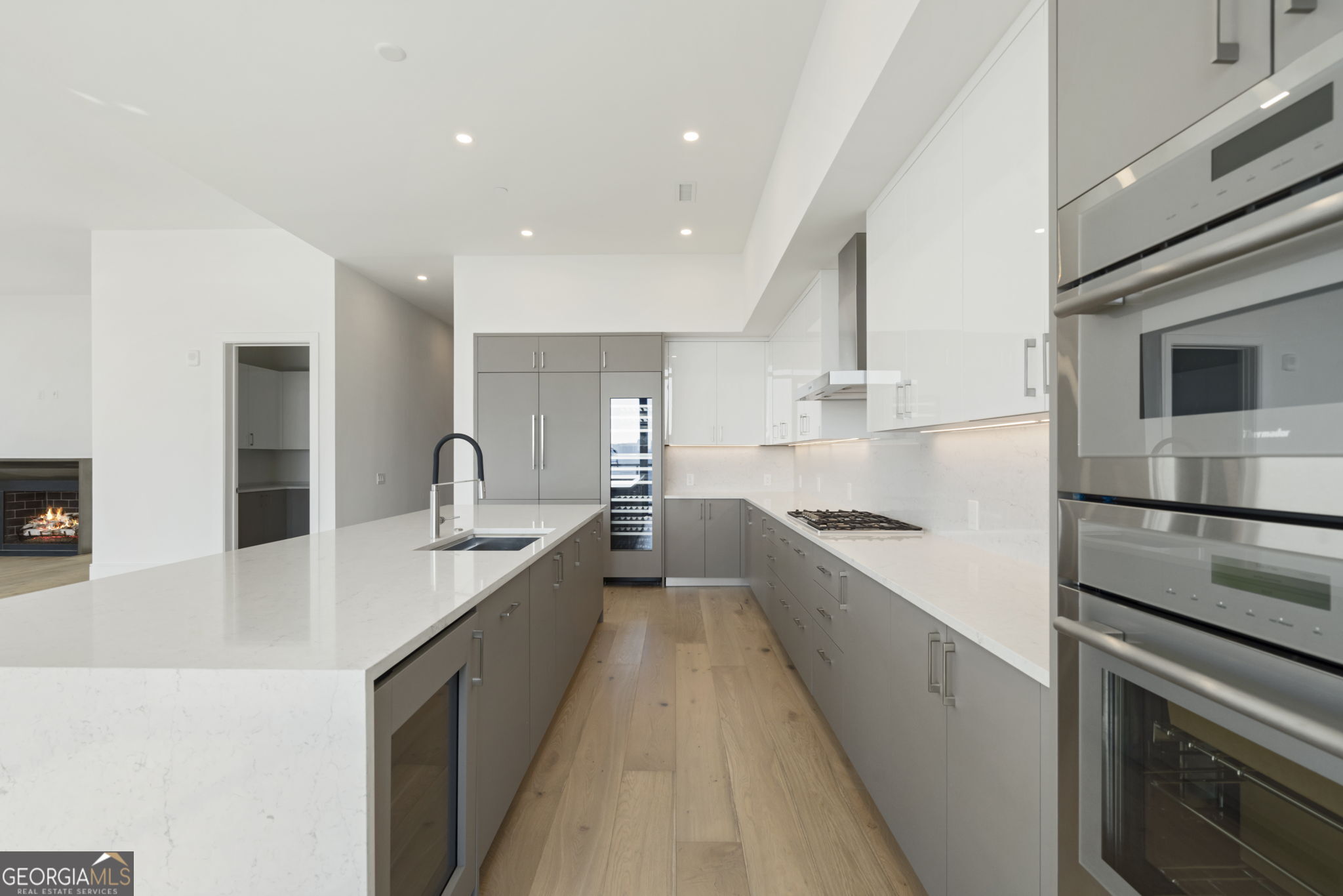 2425 Peachtree RD 1806