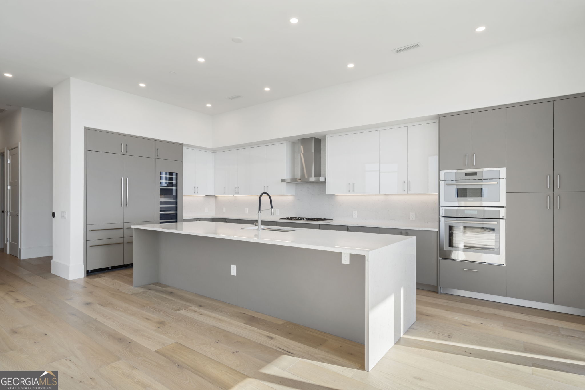 2425 Peachtree RD 1806