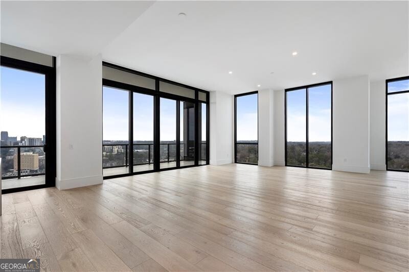 2425 Peachtree RD 1806