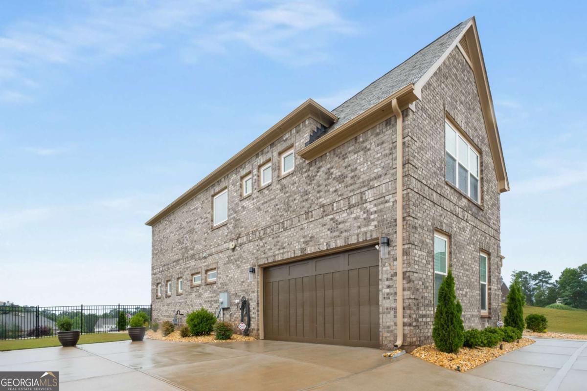 1604 Falcon CT