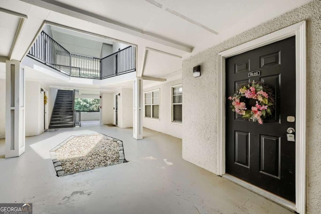 Photo of 1150 Collier Road NW #H10, Atlanta, GA 30318 (MLS # 10837713)