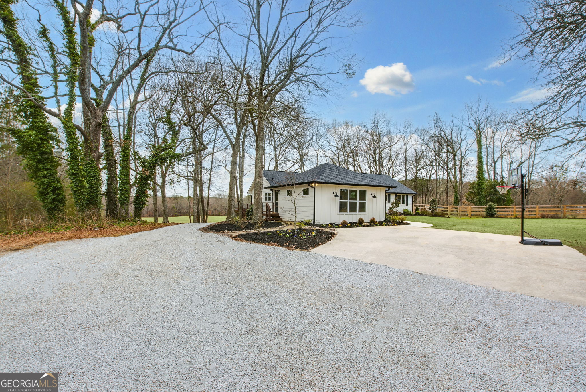 757 Fischer RD