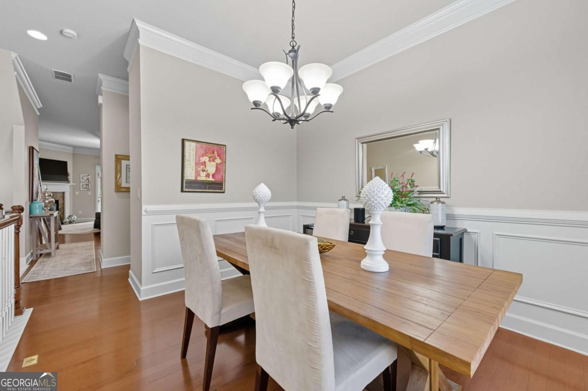 2044 Cobblestone CIR NE