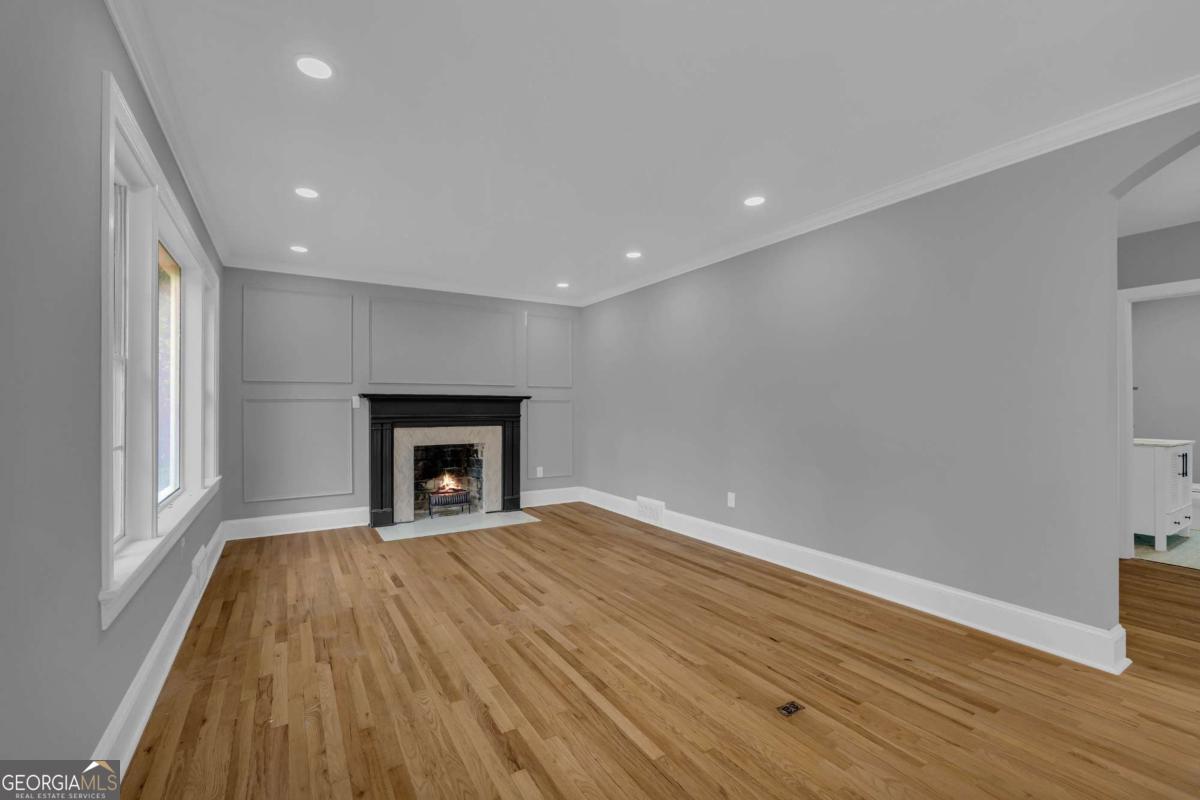 590 Highland AVE