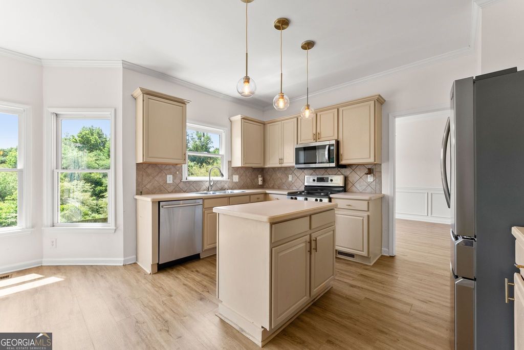 Photo of 8455 Woodland View Drive, Gainesville, GA 30506 (MLS # 10761296)