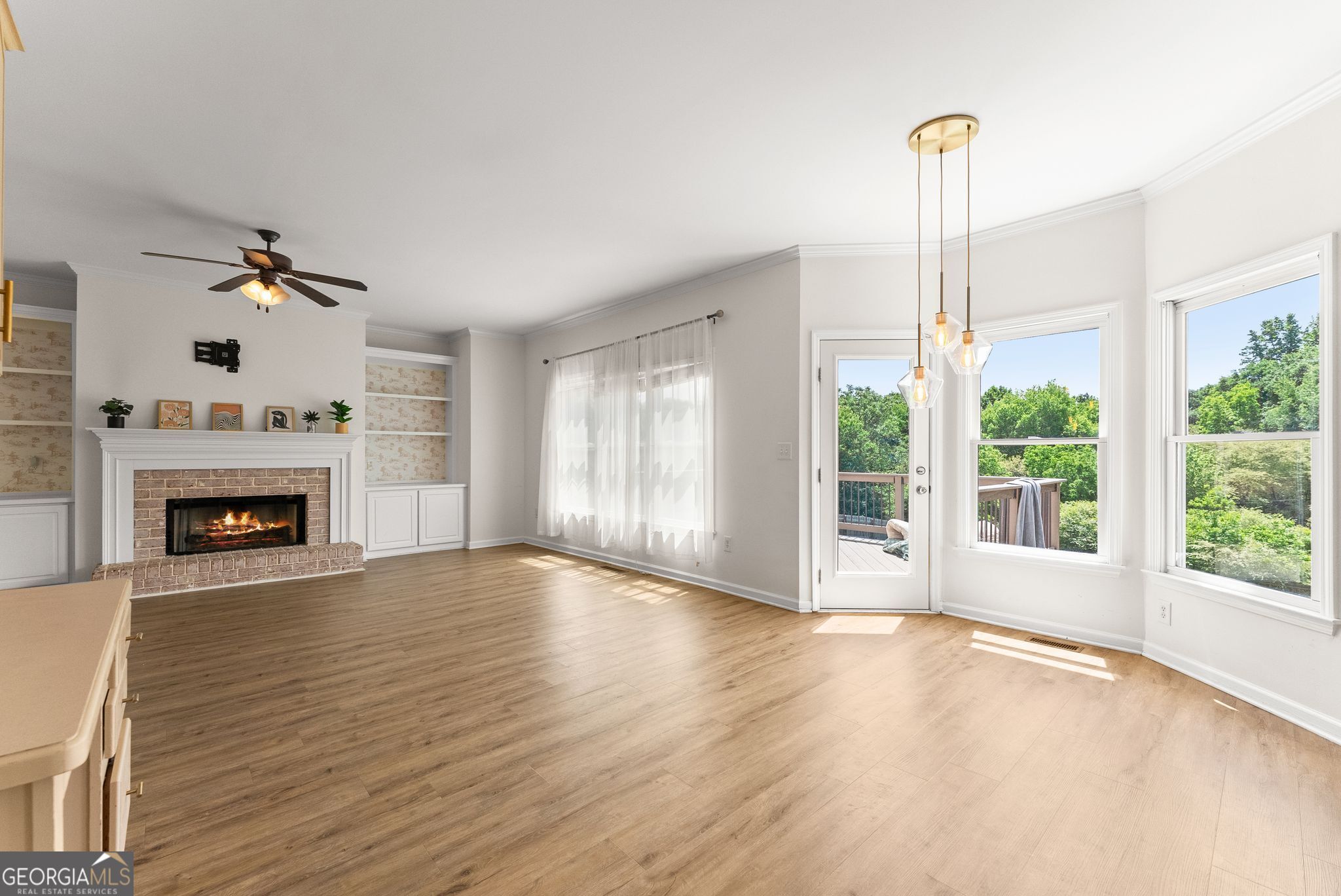 8455 Woodland View Drive