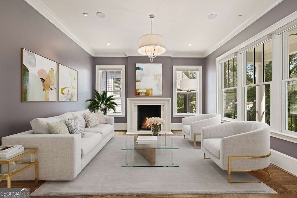 18 Polo DR NE