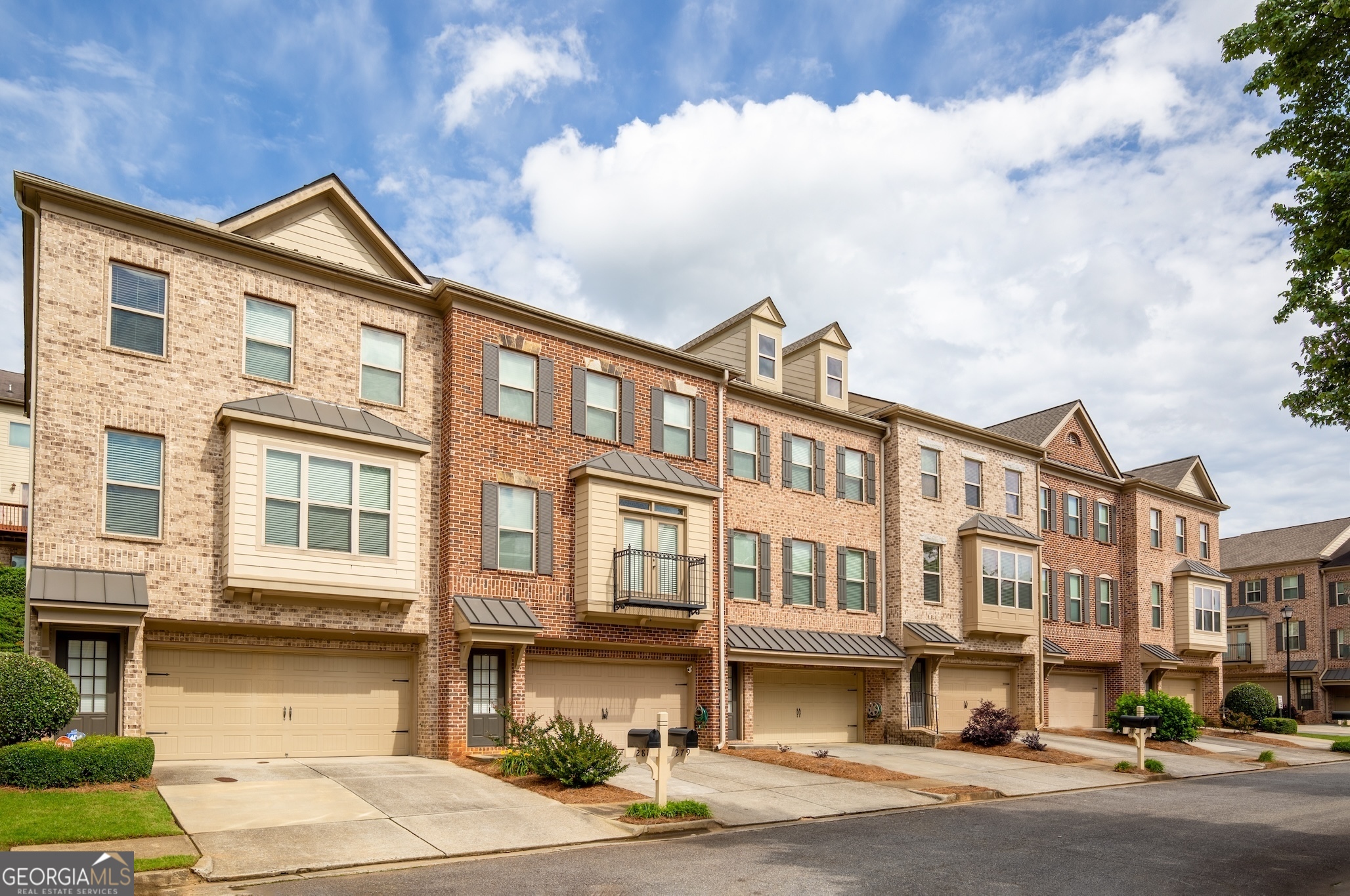 275 Blue Pointe CT