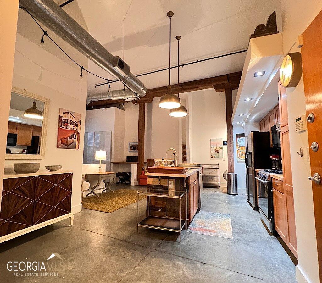 Renovated, light-filled high modern loft STUDIO in the heart of Atlanta's sought after Castleberry Hill Arts District! An incredible opportunity to have cash flow or get creative with your own canvas to call home! ***MUST be owner-occupied first. There is a waiting list for future rental, you can get on it if you're interested in renting it out in the FUTURE.*** SORRY NO AIR BNB. Video footage can be found on Instagram at robinsellsatlanta Unit is being sold FURNISHED and AS IS- The ROOF TOP is being worked on and should be complete by year end