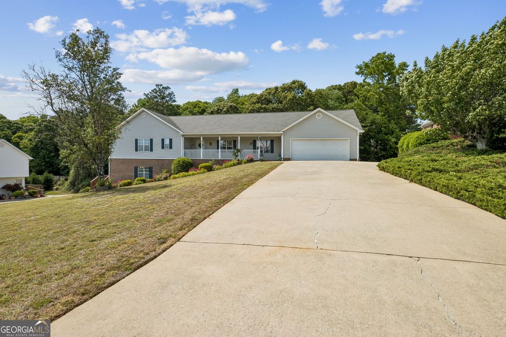 Photo of 4022 Lyman Way, Gainesville, GA 30507 (MLS # 10760131)