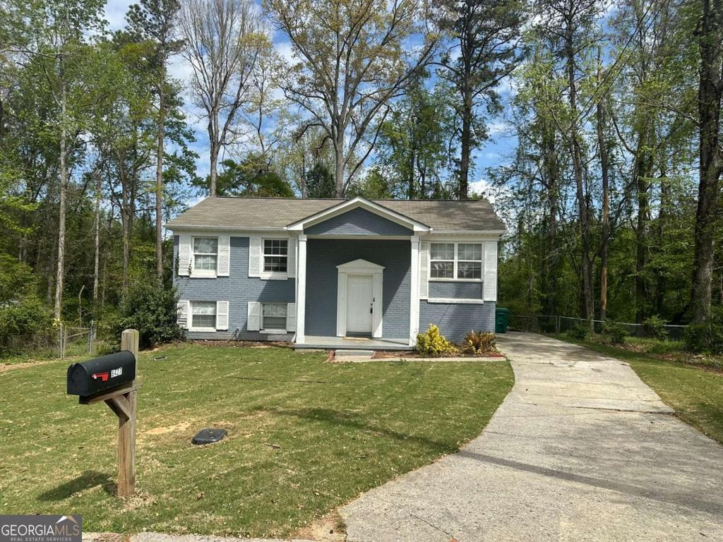 Photo of 8427 Fredericksburg Court, Jonesboro, GA 30238 (MLS # 10722036)