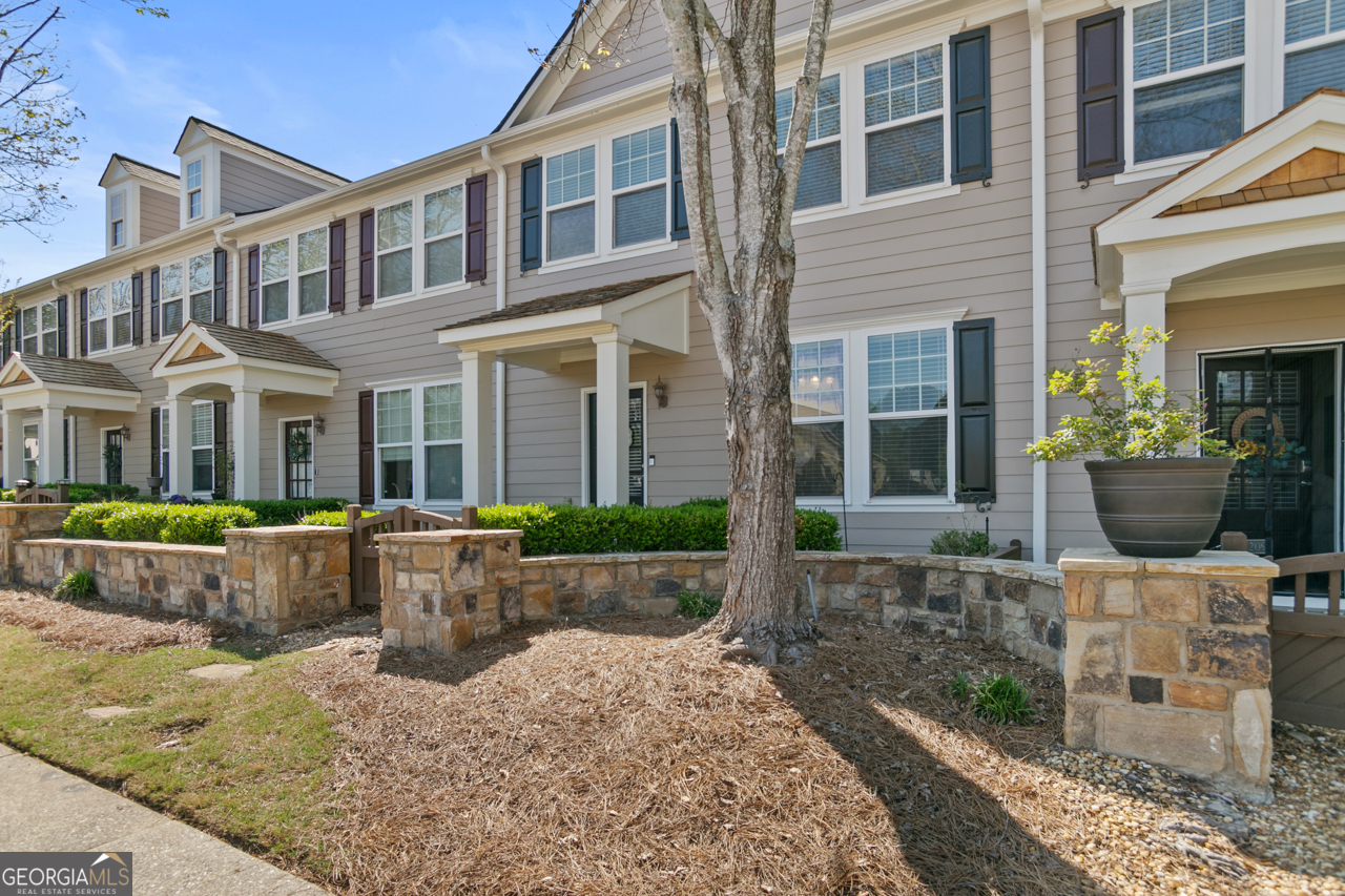 207 River Green AVE