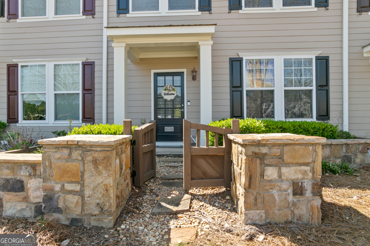 207 River Green AVE