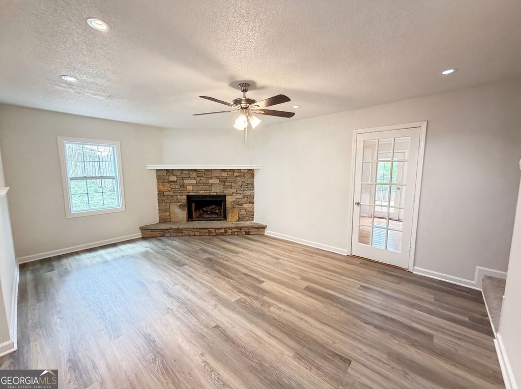 Photo of 5073 Farm Valley Drive NE, Woodstock, GA 30188 (MLS # 10727136)