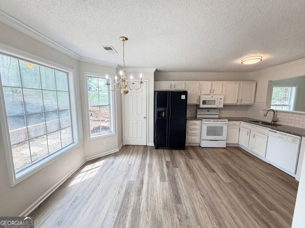 Photo of 5073 Farm Valley Drive NE, Woodstock, GA 30188 (MLS # 10727136)