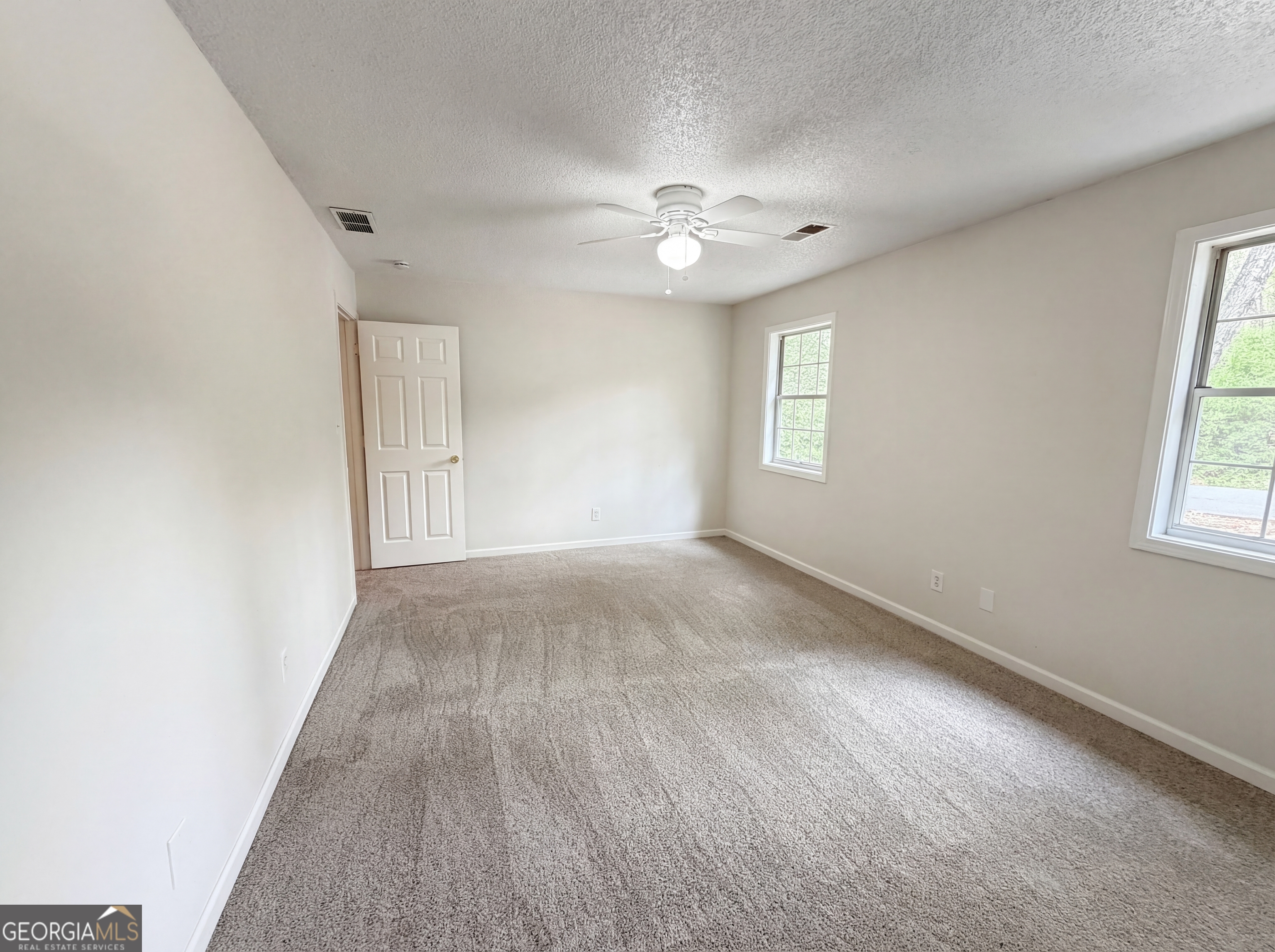 5073 Farm Valley DR NE