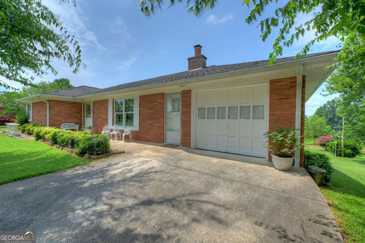 210 Lavista DR