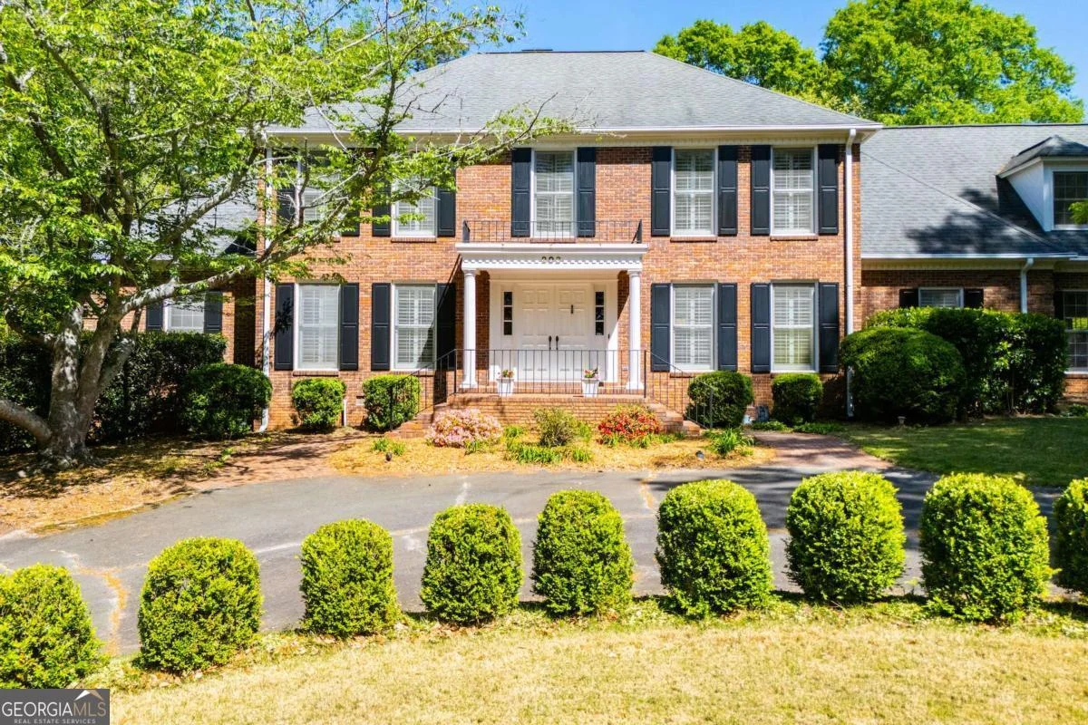 203 S Ole Hickory Trail