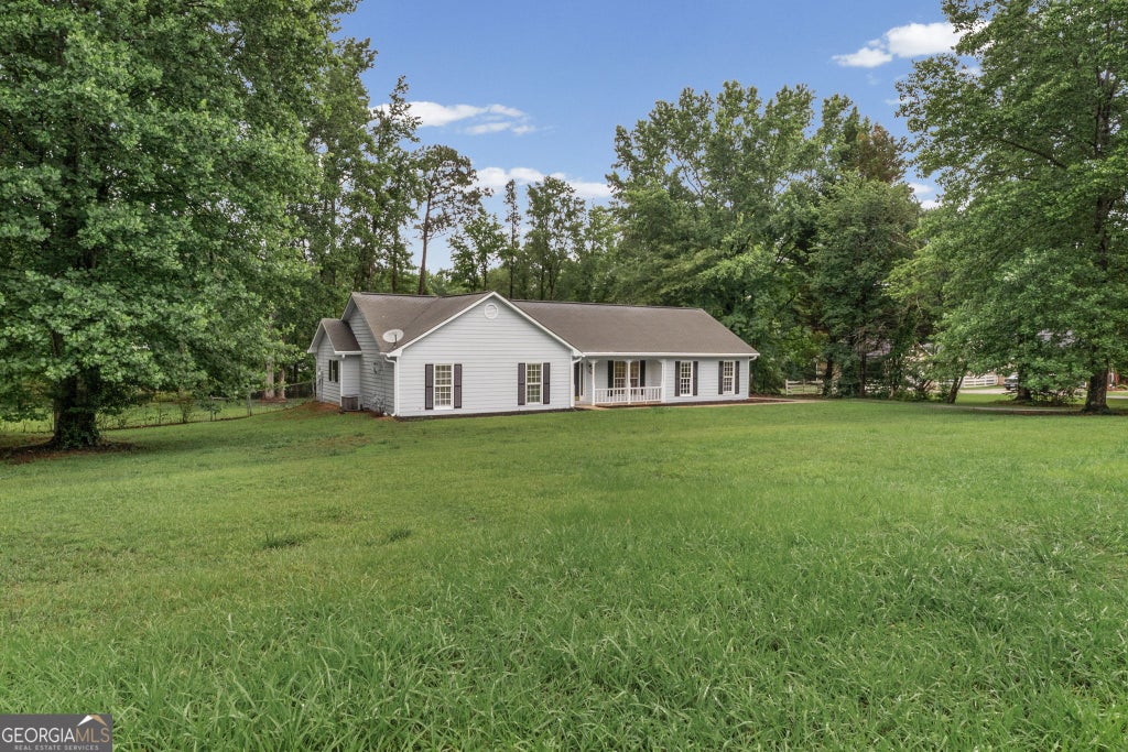 Photo of 60 London Lane, Sharpsburg, GA 30277 (MLS # 10870558)