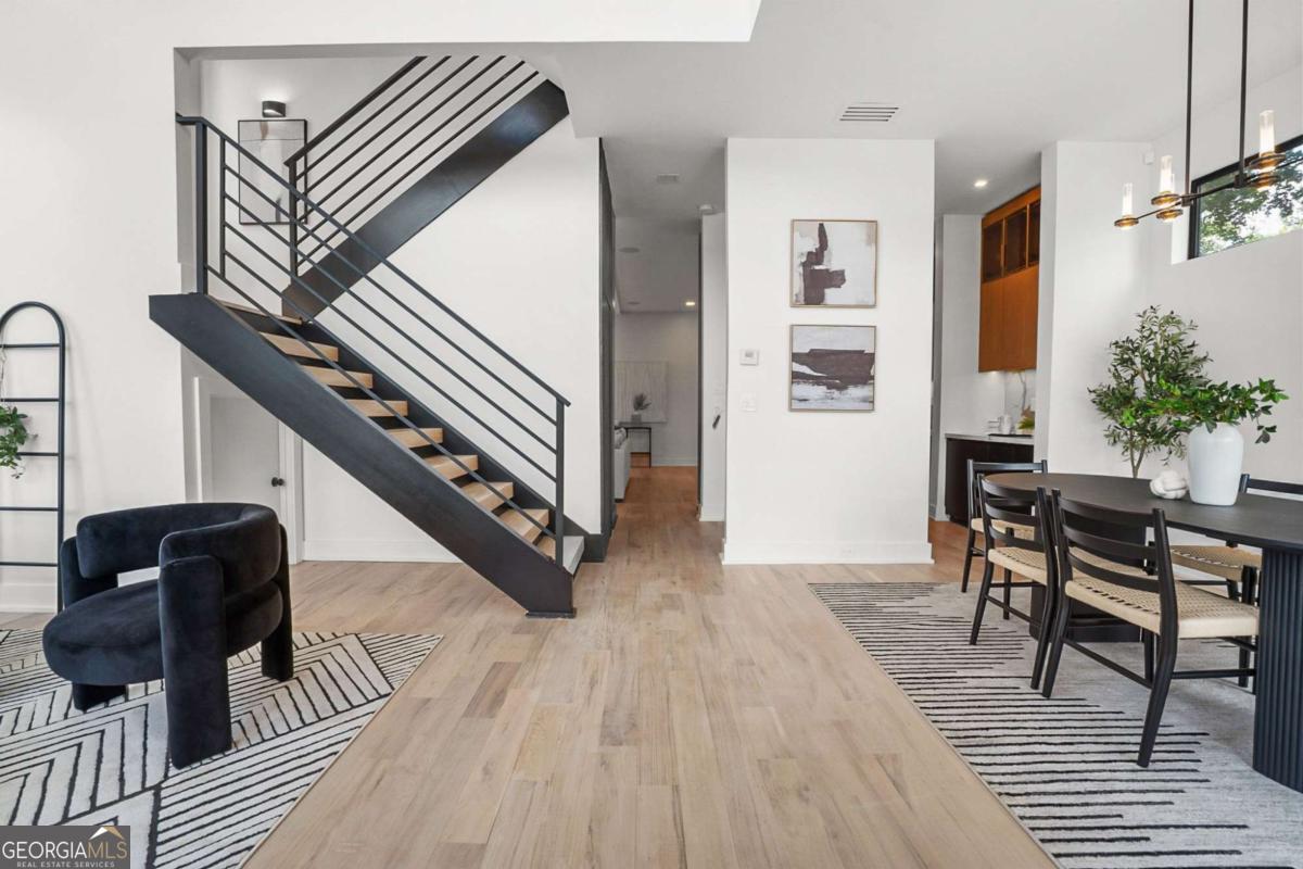 1039 Avondale AVE SE