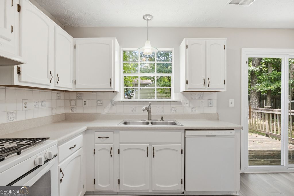Photo of 11240 Rotherick Drive, Alpharetta, GA 30022 (MLS # 10787642)