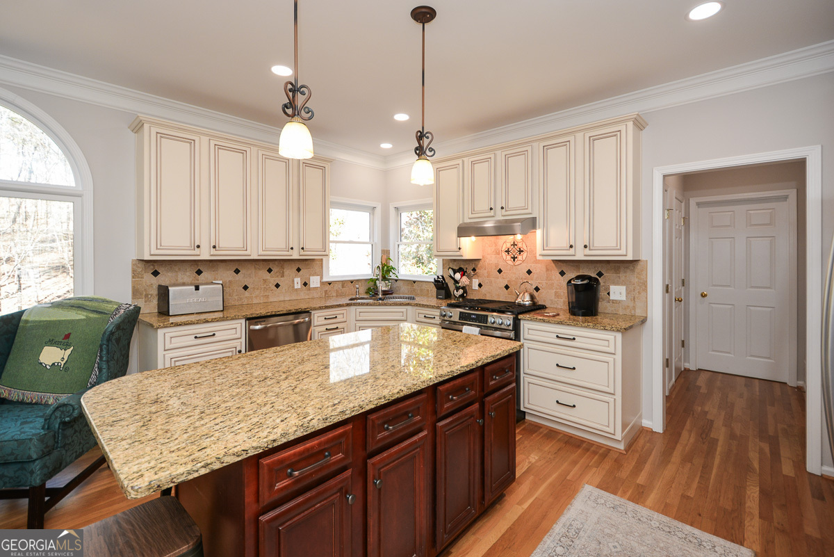 Woodstock, Georgia 30189, United States, 5 Bedrooms Bedrooms, ,4 BathroomsBathrooms,Residential,Pending,8984