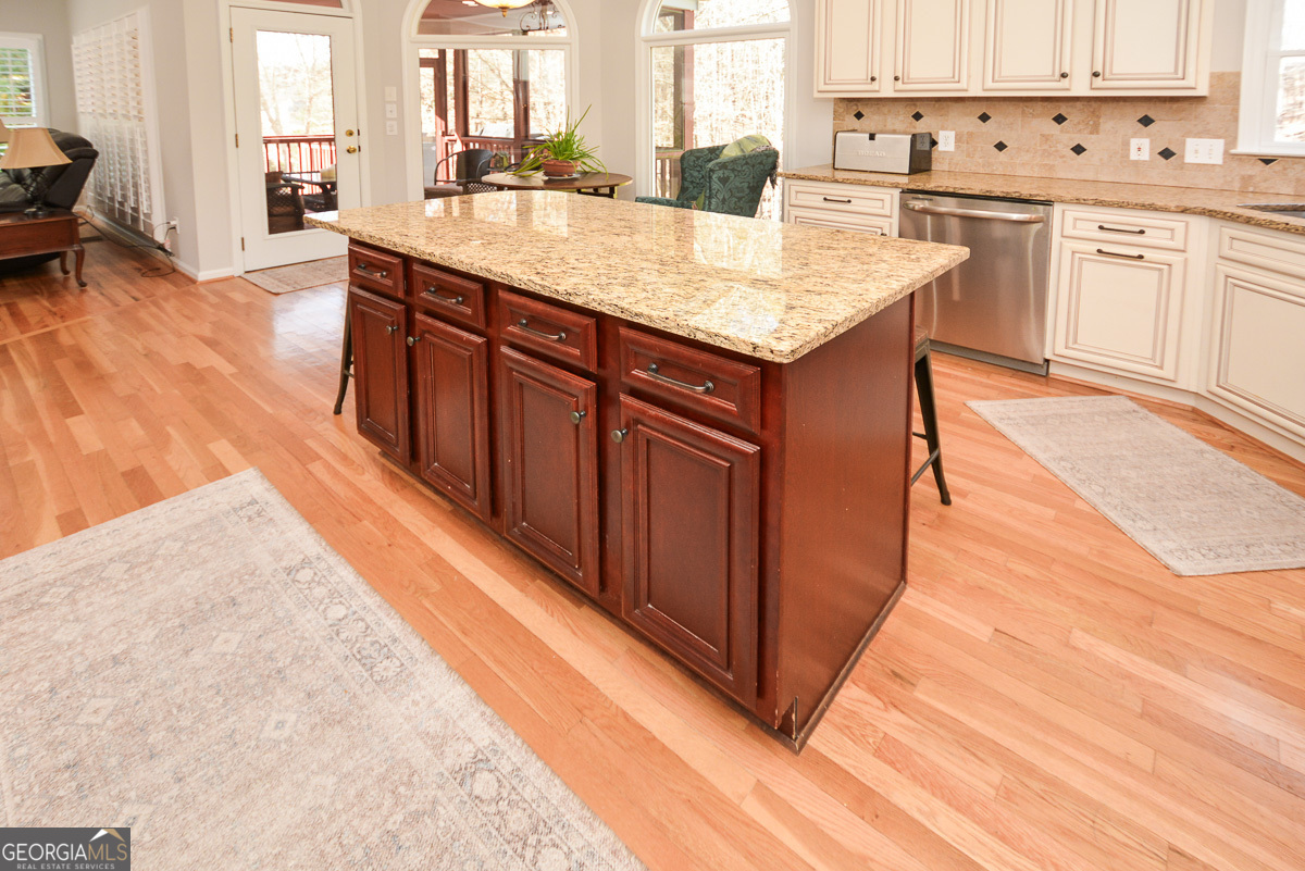 Woodstock, Georgia 30189, United States, 5 Bedrooms Bedrooms, ,4 BathroomsBathrooms,Residential,Pending,8984