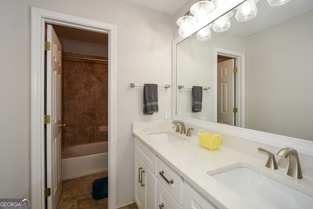 Woodstock, Georgia 30189, United States, 5 Bedrooms Bedrooms, ,4 BathroomsBathrooms,Residential,Pending,8984