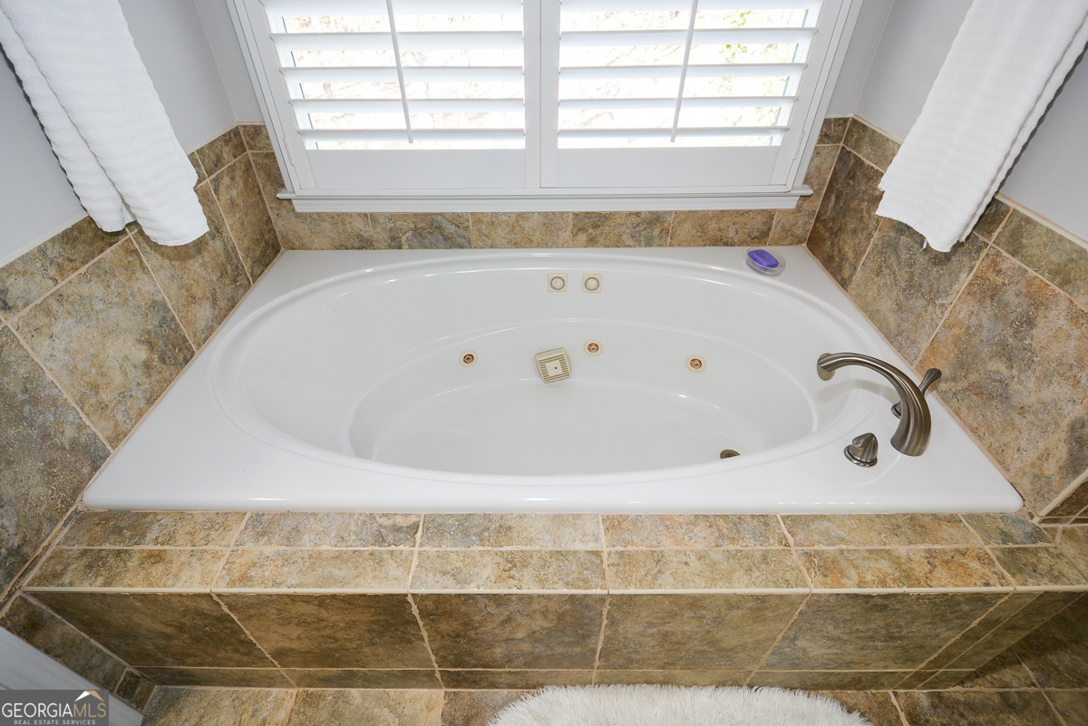 Woodstock, Georgia 30189, United States, 5 Bedrooms Bedrooms, ,4 BathroomsBathrooms,Residential,Pending,8984